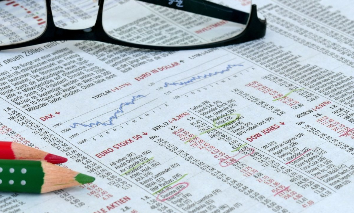 中地装挂牌转让北京霄云鸿晖酒店公司100%股权 底价88.02万元