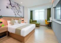 这个夏天来海口市椰海大道青皮树酒店，与海相聚