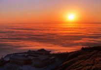 持续放晴，气温回升！是时候来武功山看日出云海了~