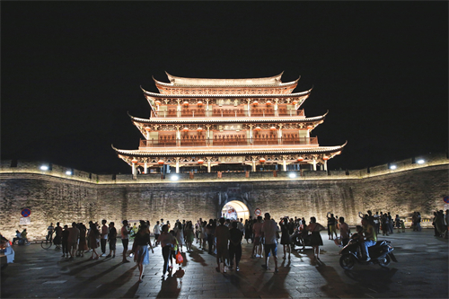 摄图网_501644315_潮州广济城楼夜景（企业商用）.jpg