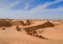 甘肃敦煌：鸣沙山月牙泉景区东门开通试运营