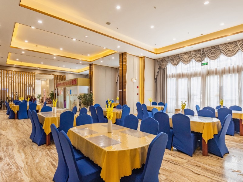 格林东方酒店，来小城品飘香万里的好酒