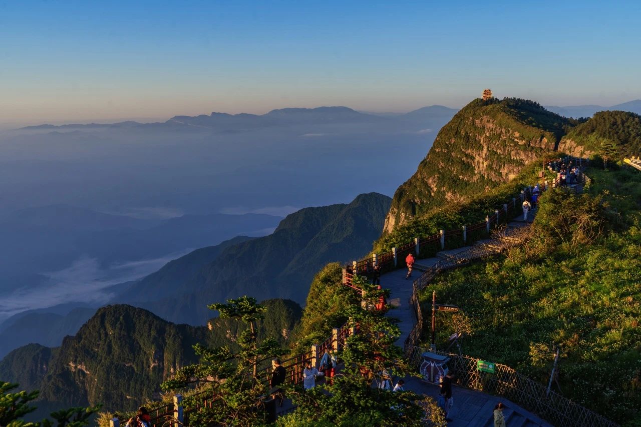 国庆出游峨眉山，一手掌握最新信息！