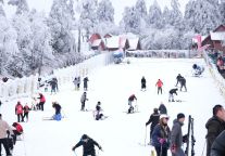 新年滑雪新姿势，阿勒泰四大雪场滑进滑出酒店大揭秘！