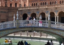 西班牙今年或迎1亿游客 “过度旅游”引担忧