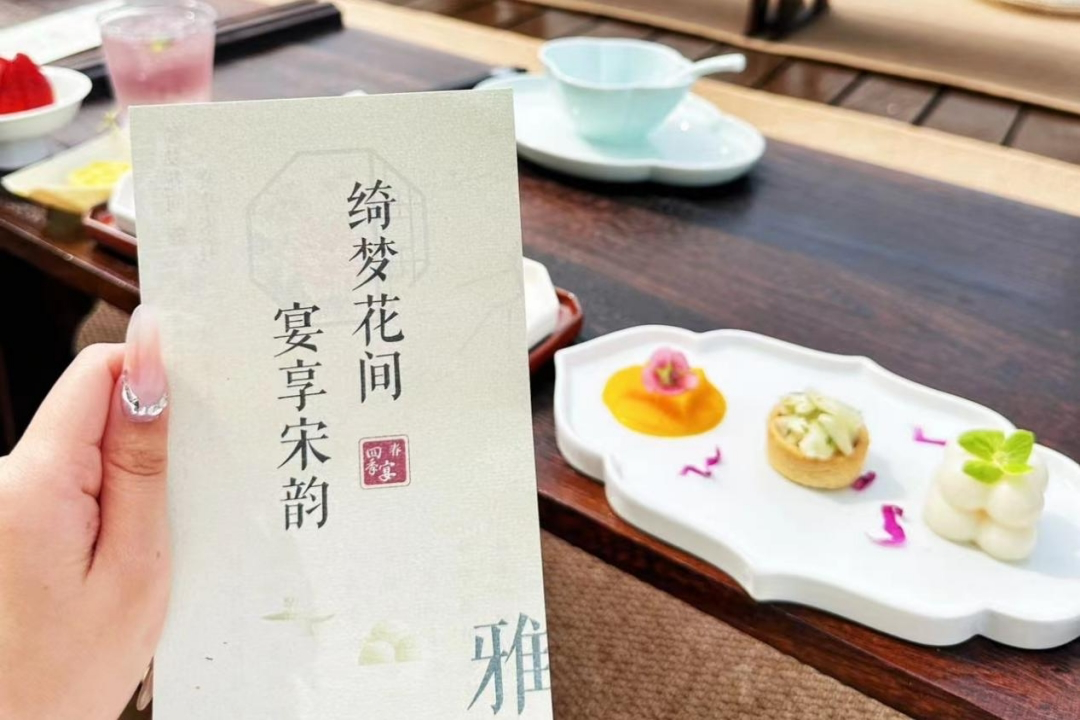 赏春品春溜宠 花间堂打造特色春日文化休闲之旅