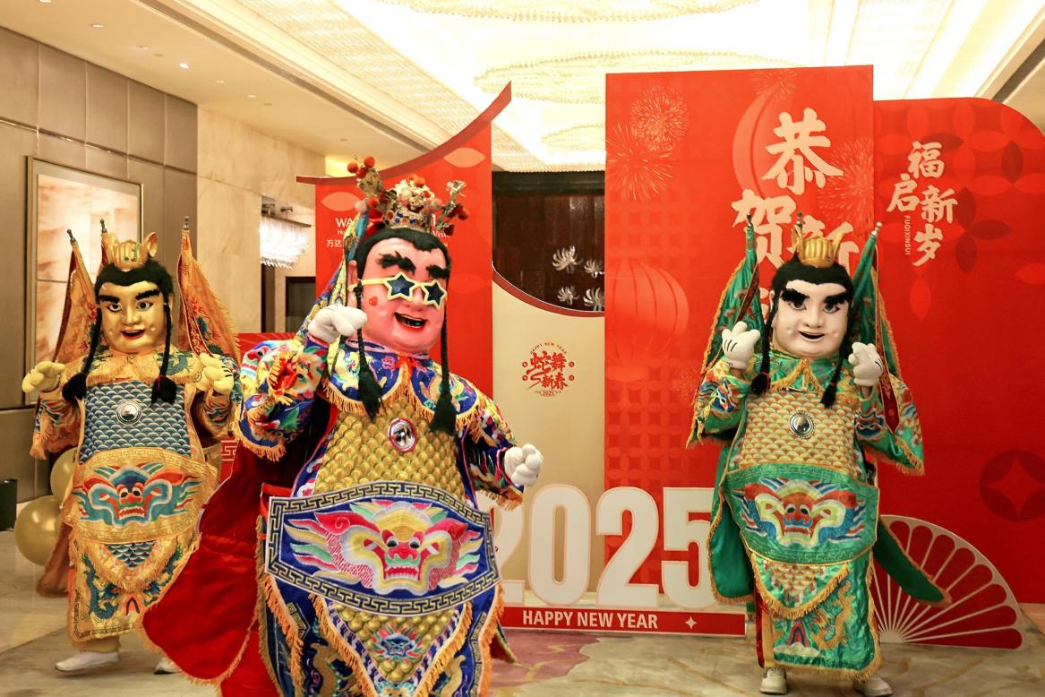 非遗元素"撬动"春节文旅活力 各地万达酒店洋溢浓浓年味