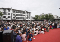 “十一”假期首日，三河古镇开启“人海”模式