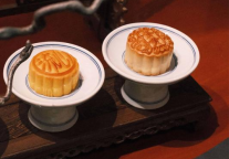 黄龙酒店管理集团：谁能拒绝，这一口流汁的月饼!馋哭