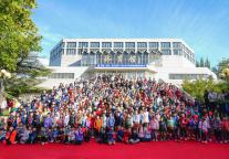 乔治莫兰迪酒店集团跨界承办青少年乒乓球赛事，奥运冠军陈梦亲临现场指导