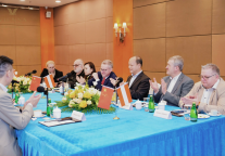 维也纳国际，成了“外交官”