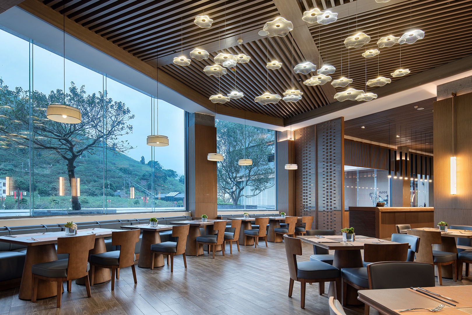 广东信宜花涧安凡尼度假酒店-全日餐厅.jpg