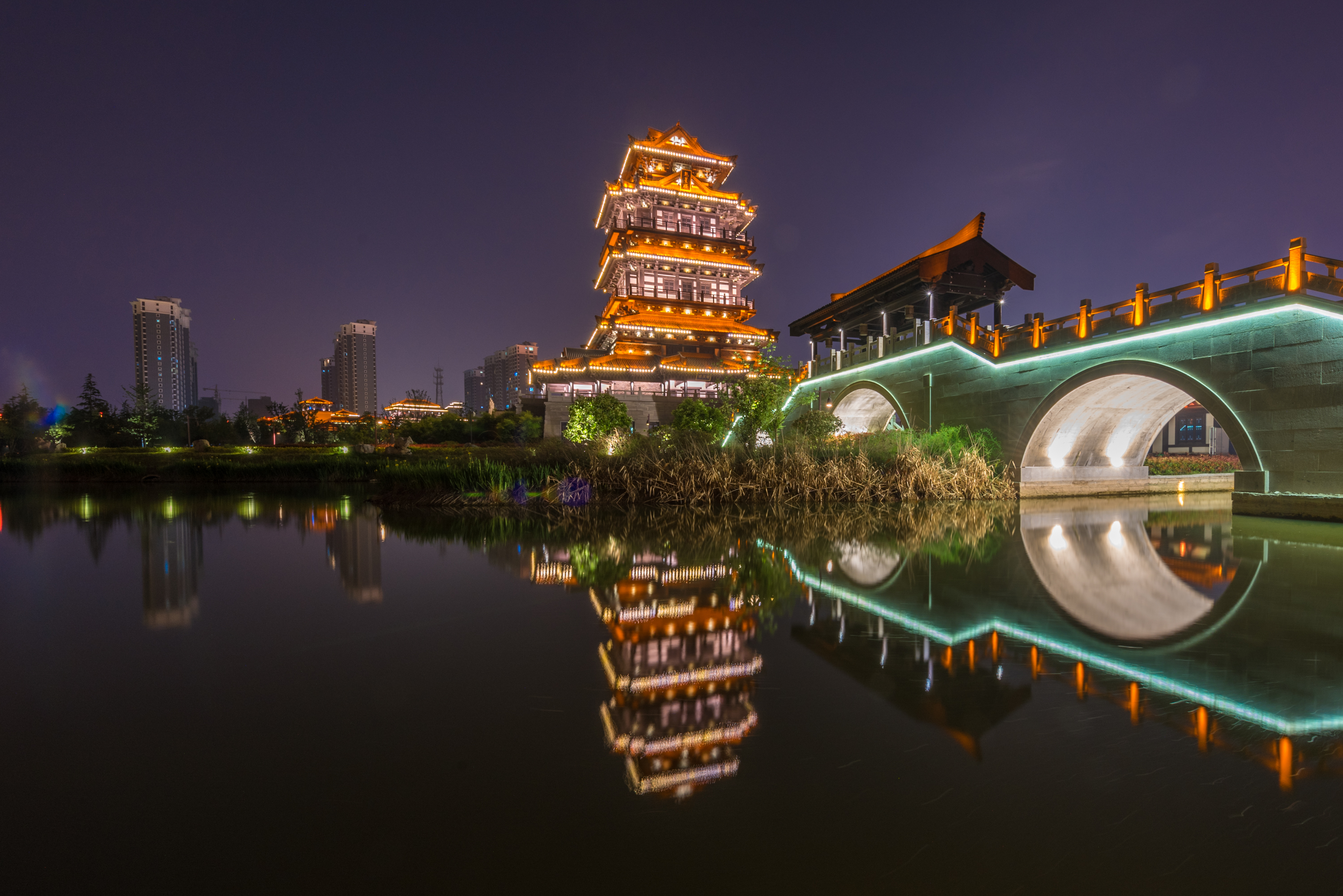 摄图网_501194694_江苏宿迁项王故里夜景(企业商用).jpg