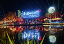 到山海关景区去  何必东奔又西跑，这边风景独好！