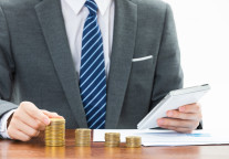 万达酒店预计上半年公司拥有人应占溢利不低于1.4亿港元