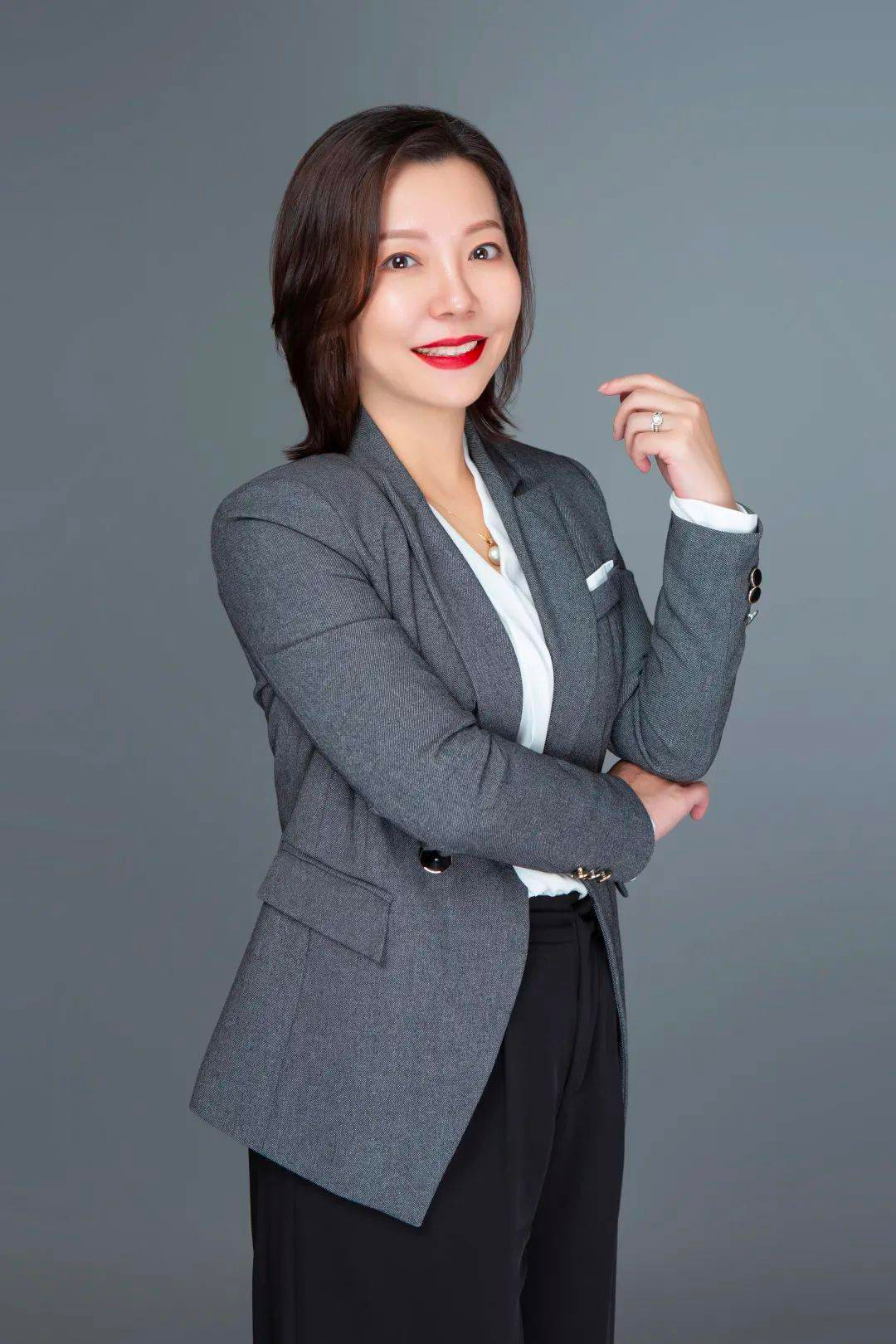 英德奥园希尔顿逸林度假酒店总经理康凤.png
