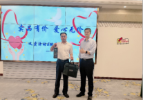 扬州万达颐华酒店举行爱心义卖活动