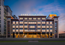 亚朵发布2025年Q1财报：营收19.06亿元，在营酒店数达1727家