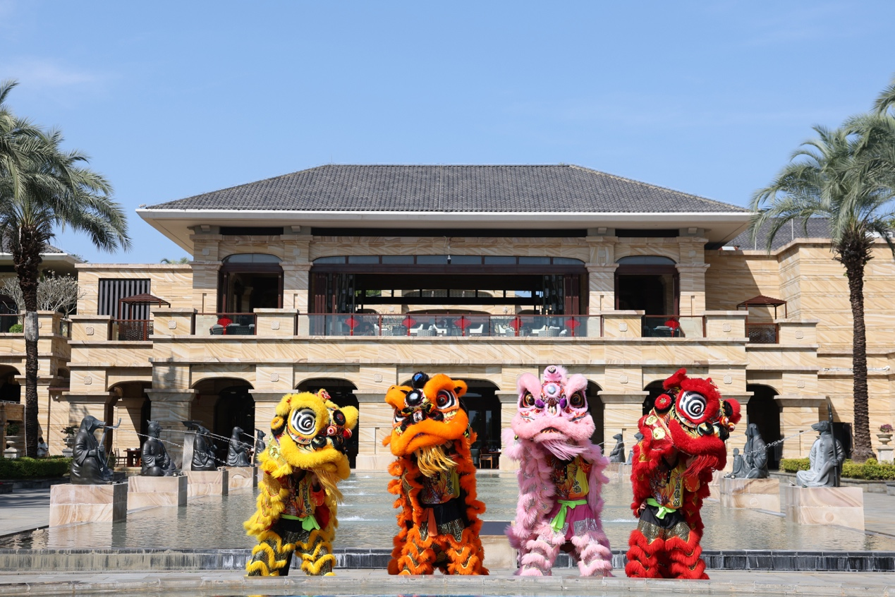 三亚海棠湾万达瑞华度假酒店大年初一舞狮贺新春 祥瑞醒狮舞动蛇年新气象