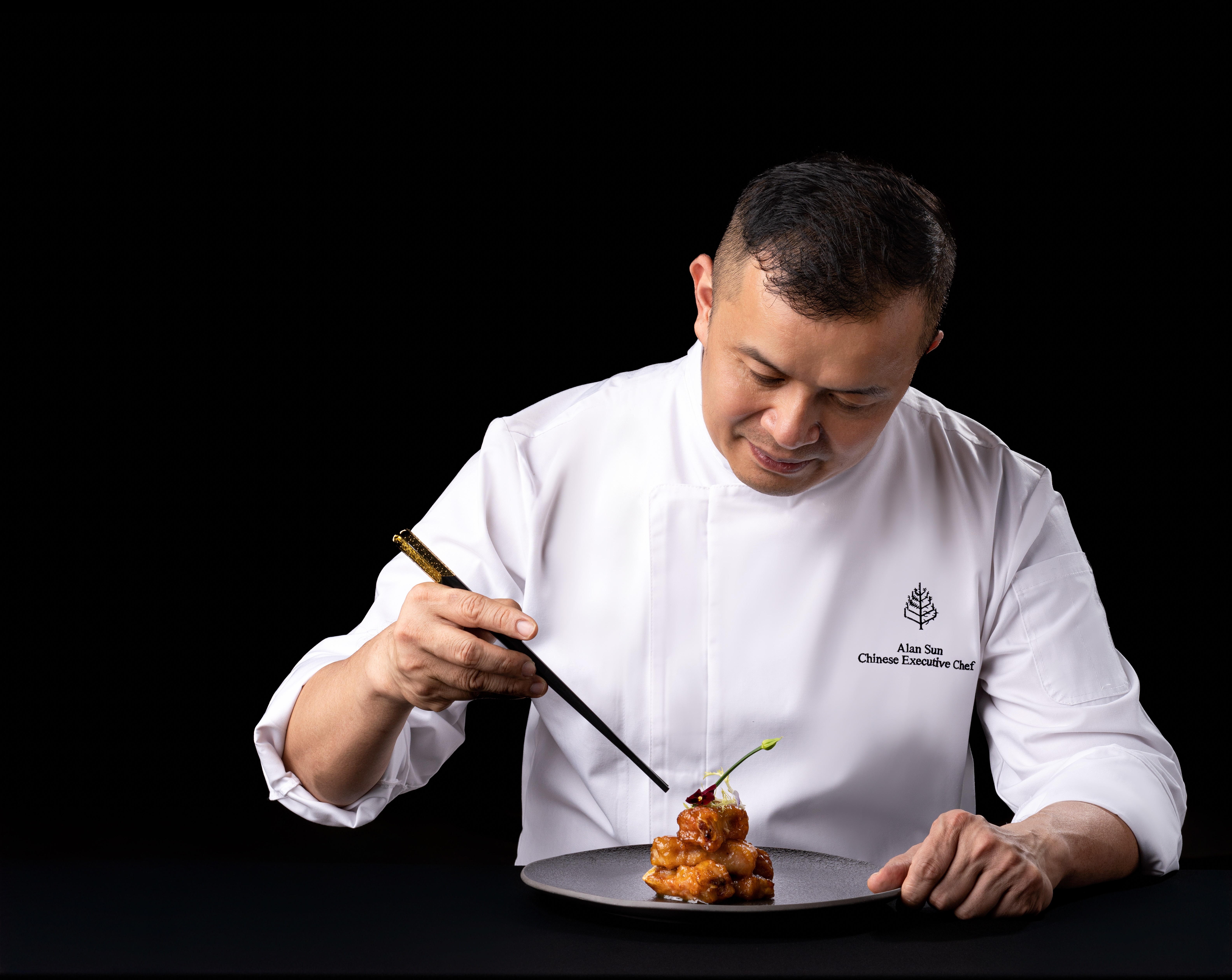 孙伟伦师傅 Chef Alan Sun 02.jpg