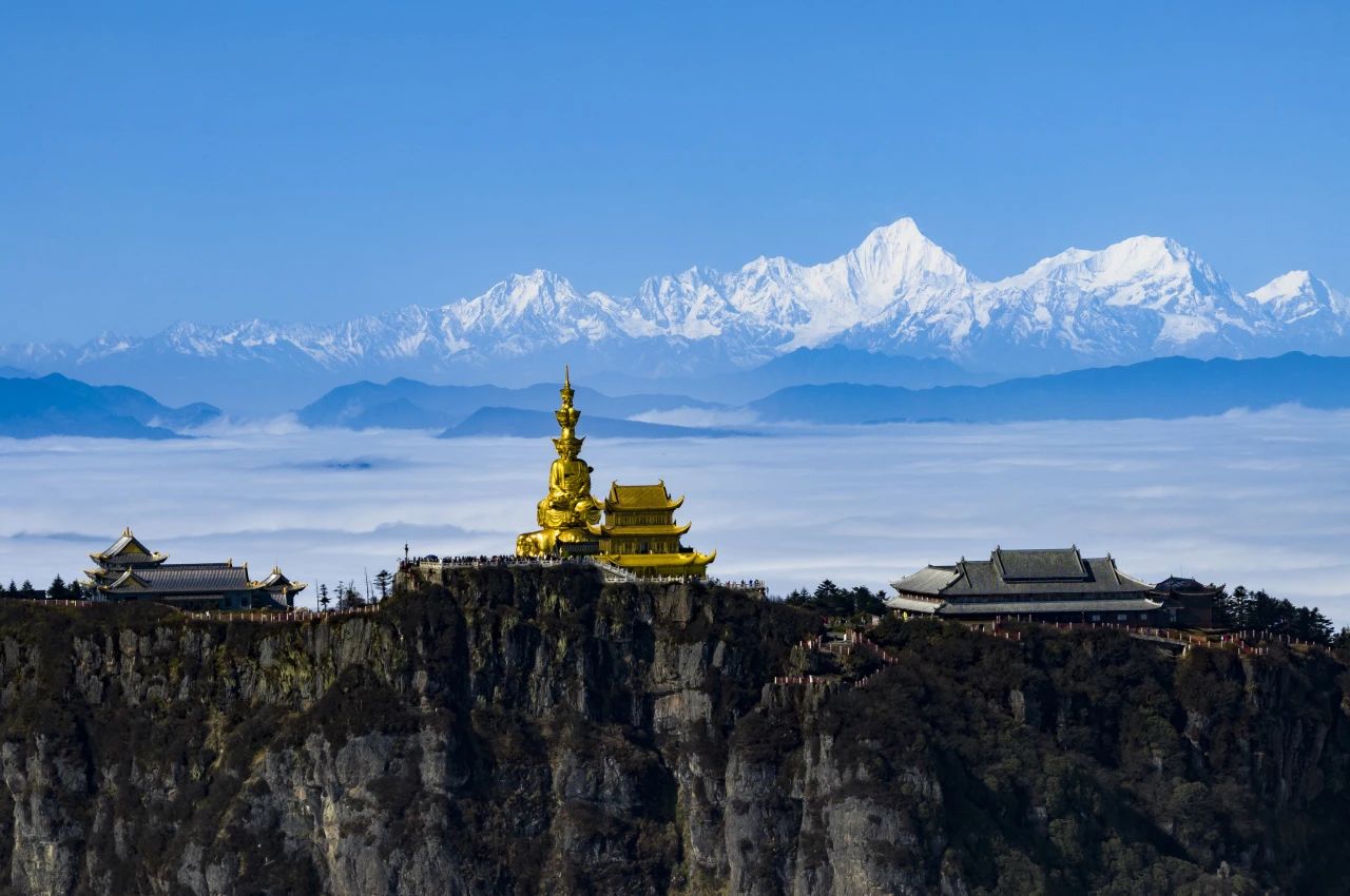 南方孩子对雪的执念，峨眉山都懂！