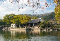 李云霄MV官方首发｜把思念写进歌里，邀君子共赴《江南临海》城！