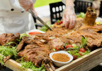 北京万达嘉华酒店开启啤酒花园全新烤全羊盛宴