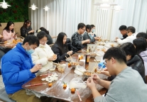 嵩山美寓举办“迎冬至 包饺子”主题活动