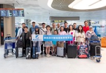 中新互免签证后，首批团队游客到狮城过年