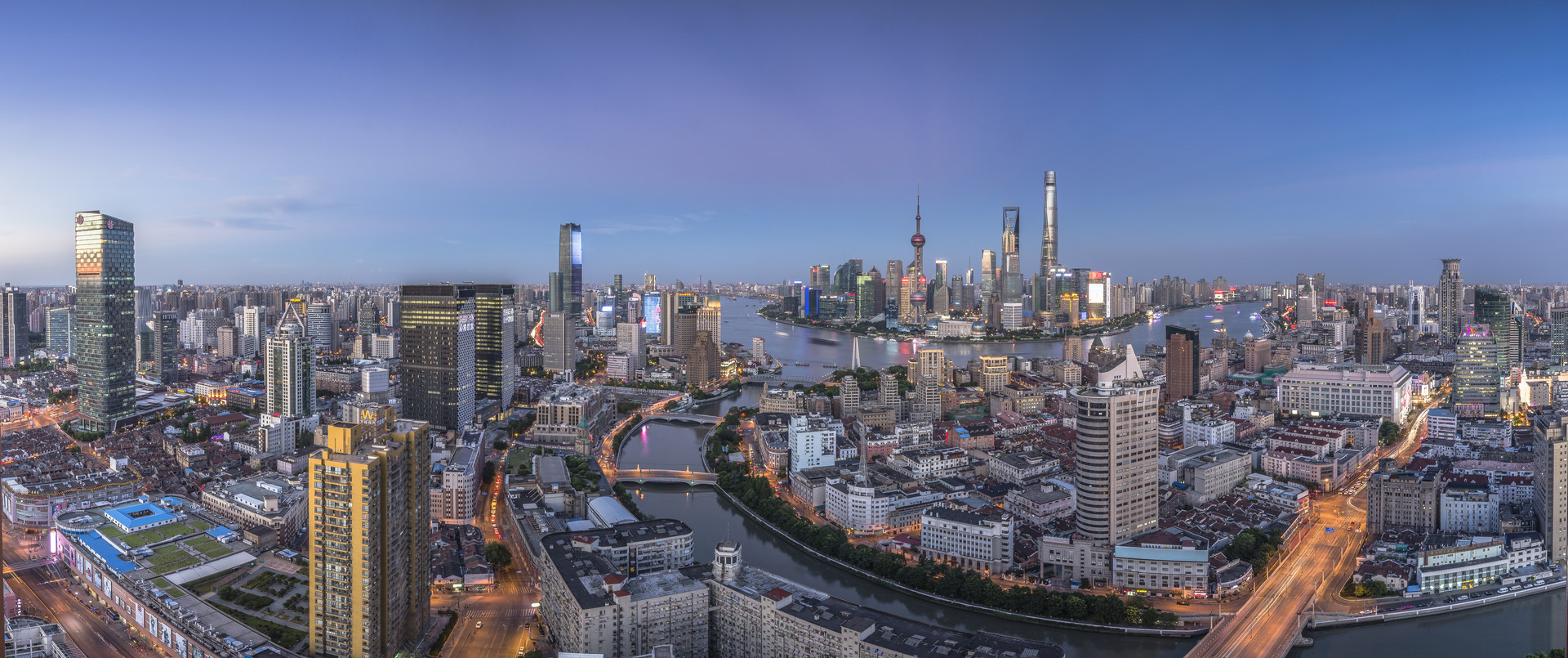摄图网_500261090_俯瞰上海外滩全景(企业商用) (2).jpg