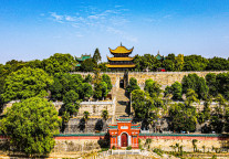 游客夜间进入岳阳楼景区，门票半价