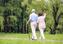 海口市老龄工作事务中心与海南逍遥旅游集团签署战略合作协议