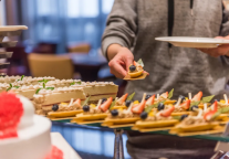 酒店，卷向早餐 