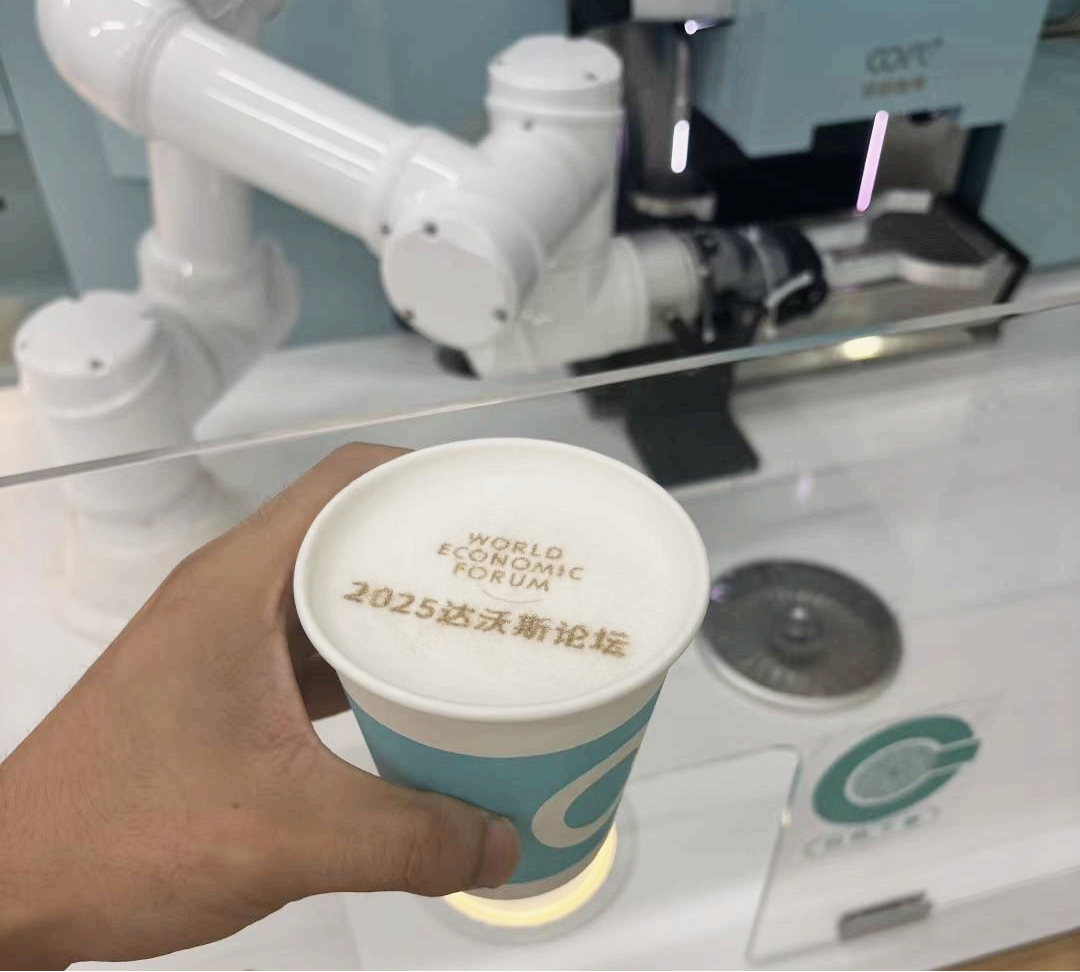 世界首款第6代咖啡机器人 COFE+受邀亮相达沃斯论坛