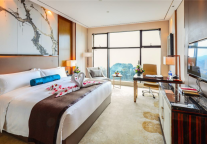 雅阁酒店集团|在贵州邂逅秋日美景，尽在国龙雅阁大酒店