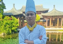 曾沐生出任上海市东平草堂酒店和上海桃源水乡大酒店行政总厨