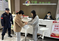 “悦读共享”活动圆满结束！捐书换绿植，书香绿意满宁巢