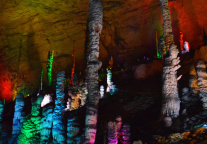 ST张家界：预计2025年上半年净利润亏损3000万元~3600万元 