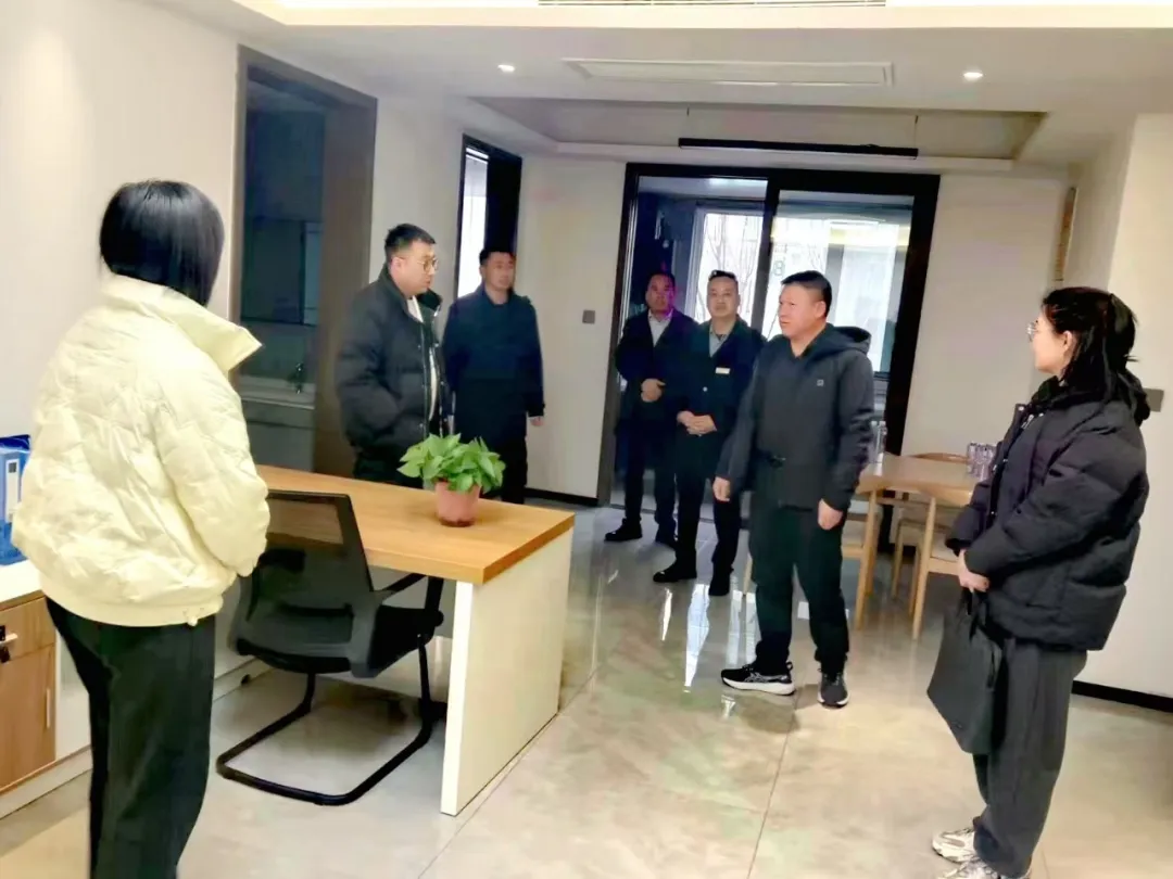 市普惠托育发展示范项目推进工作专班办公室张伦组长一行督导检查榆林旅投公司普惠托育项目建设推进情况