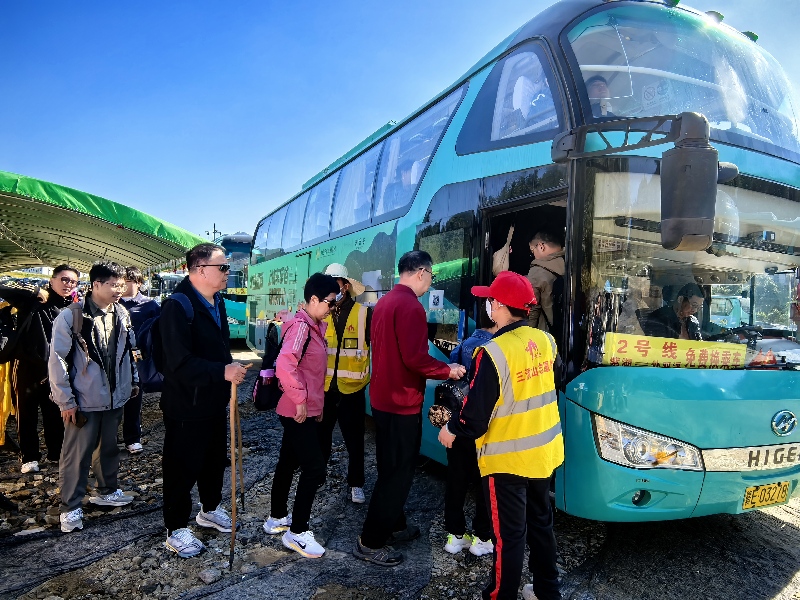 江西三清山:国庆游人如织 旅游秩序井然 江西三清山:国庆游人如织 旅游秩序井然