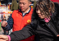 洪洞大槐树景区志愿红点亮春节年味