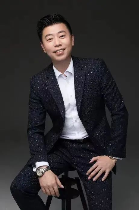 徐州伊敦康得思酒店总经理王苏卿.jpg