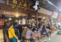 成都市安仁古镇景区管委会开展“围裙系在身 防火记在心”消防安全宣传活动