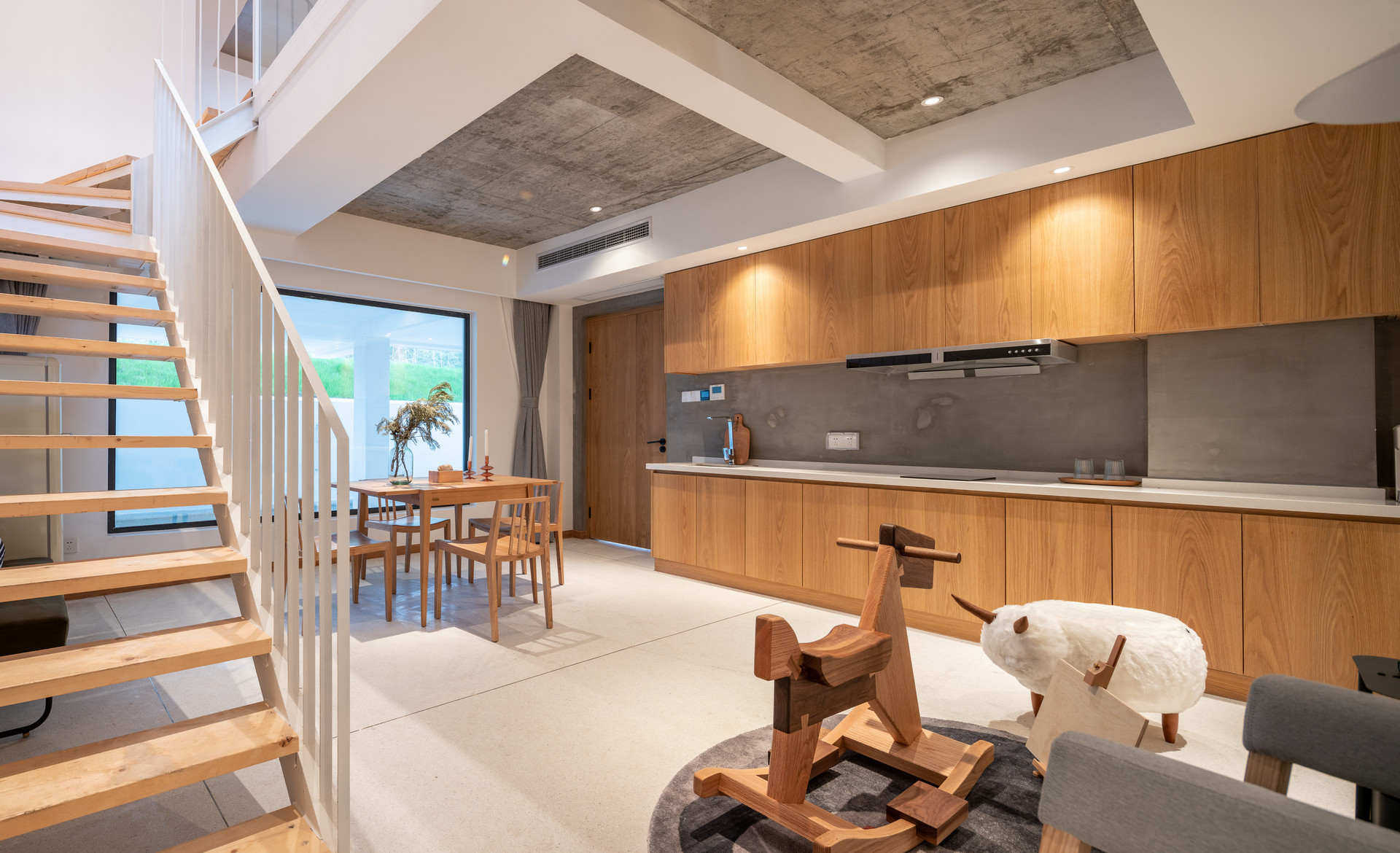 华住集团超100万间客房数量，门店达1万家