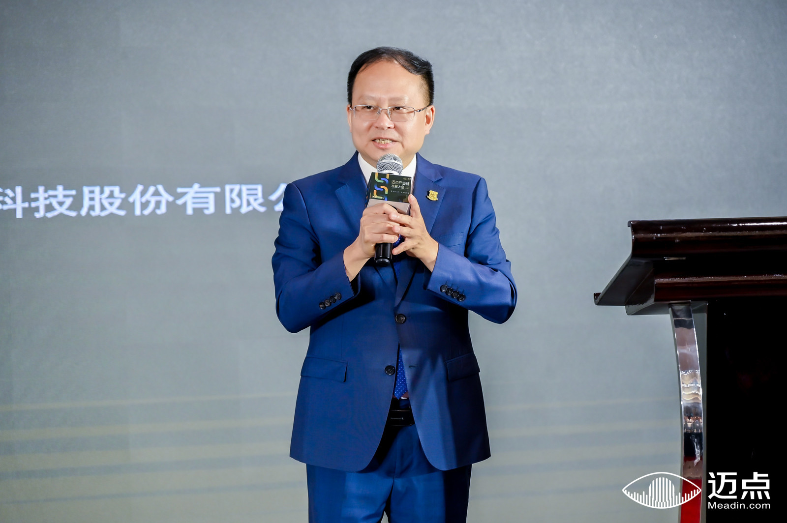 罗总2.jpg