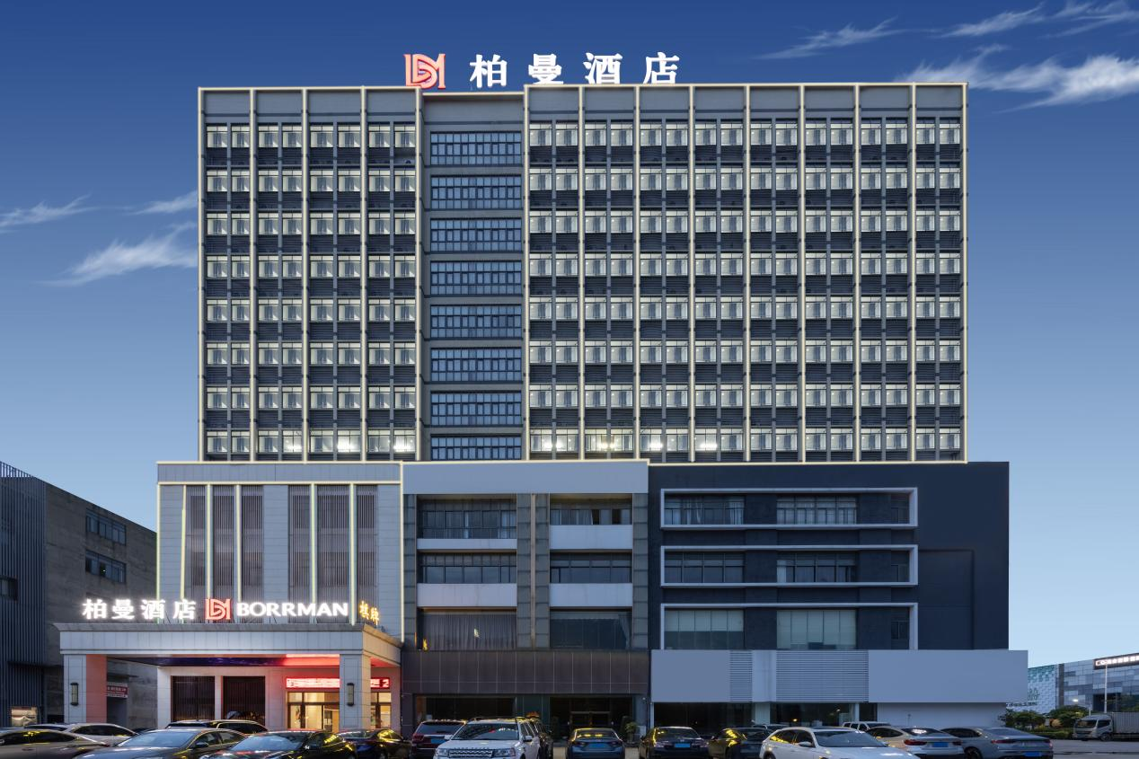 大房量单体改造后业绩翻倍，柏曼酒店开业首日综合RevPAR提升超360元   