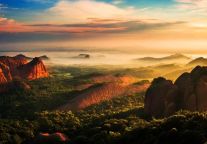 上饶入选2024女性「小众」旅行目的地Top榜，龟峰景区解锁“她旅行”愿望清单