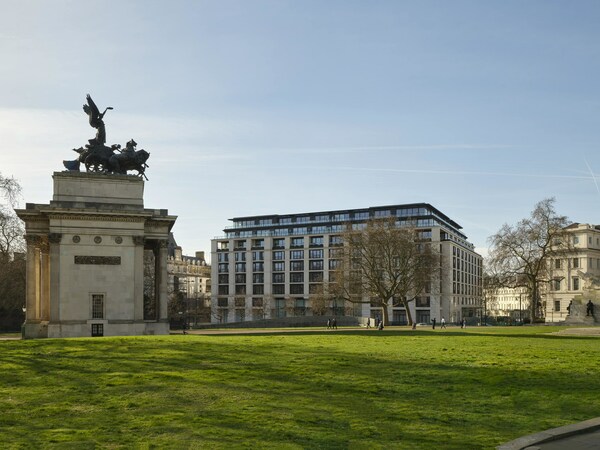 The_Peninsula_London___Exterior.jpg