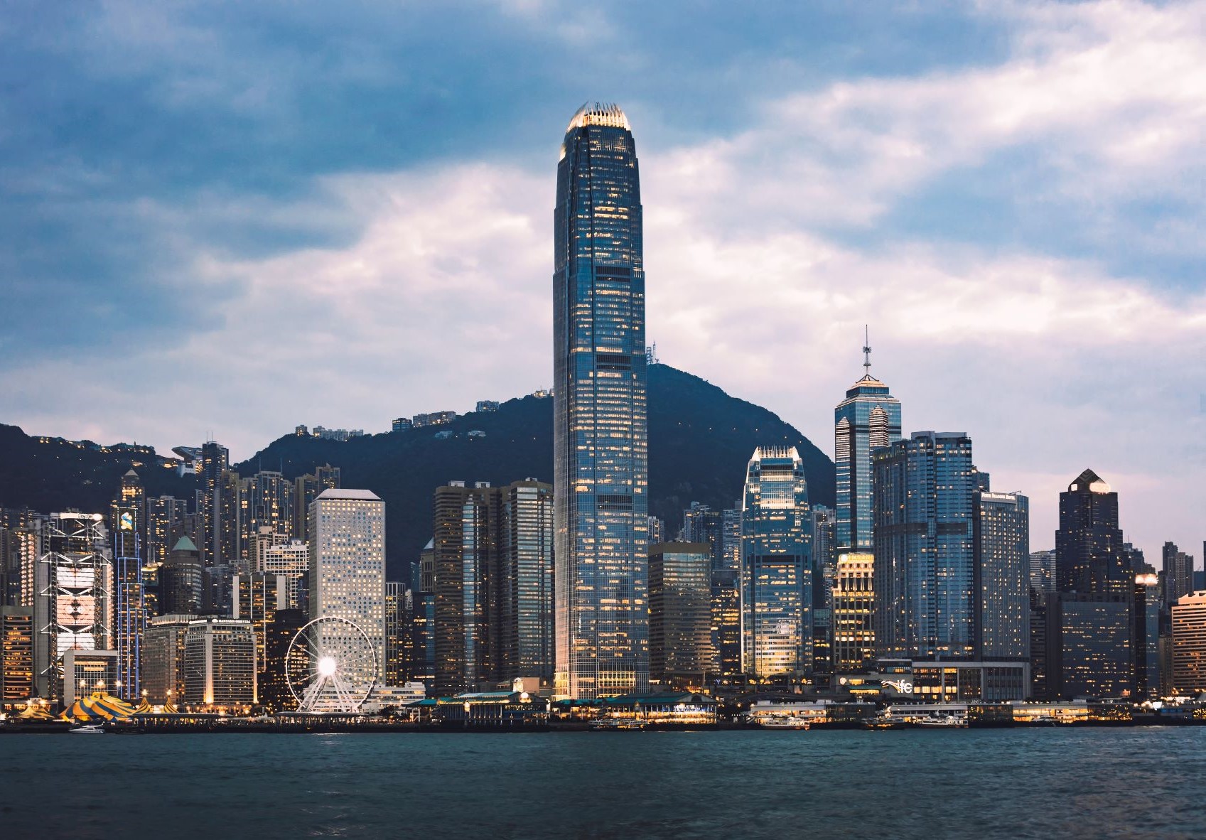 香港上海大酒店：Robertson将出任执行董事及财务总裁