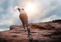 湖北恩施大峡谷景区投放“机器腿”辅助爬山